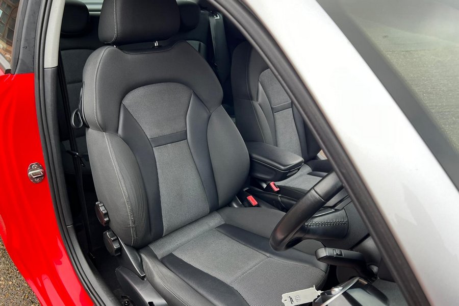 2011 (11) Audi A1 Sport 1.6 TDI Start / Stop