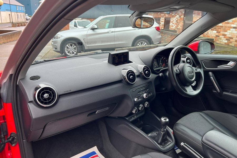 2011 (11) Audi A1 Sport 1.6 TDI Start / Stop