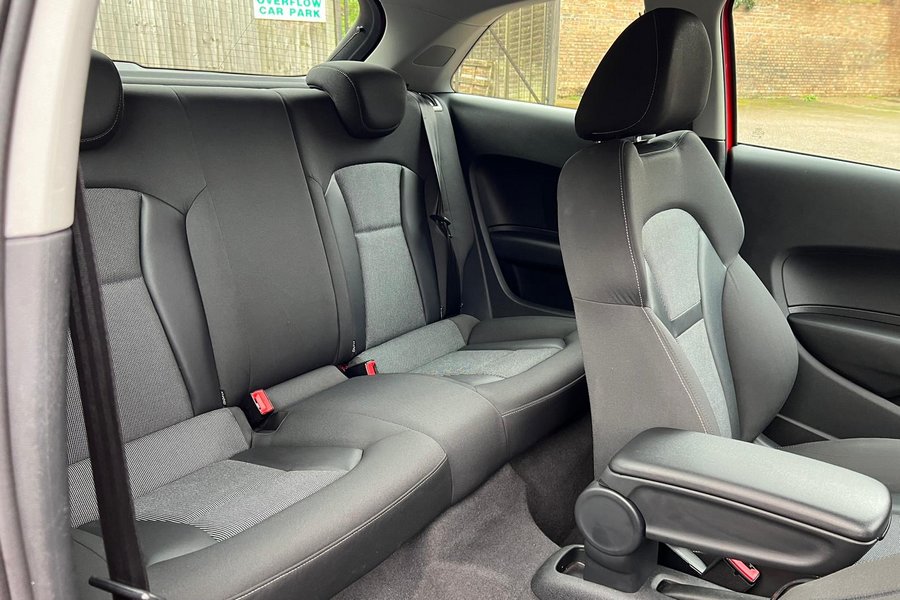 2011 (11) Audi A1 Sport 1.6 TDI Start / Stop