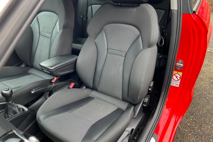 2011 (11) Audi A1 Sport 1.6 TDI Start / Stop