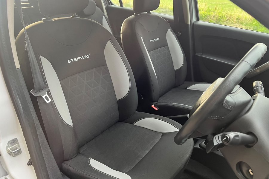 2015 (15) Dacia Sandero Stepway 0.9TCE Laureate  