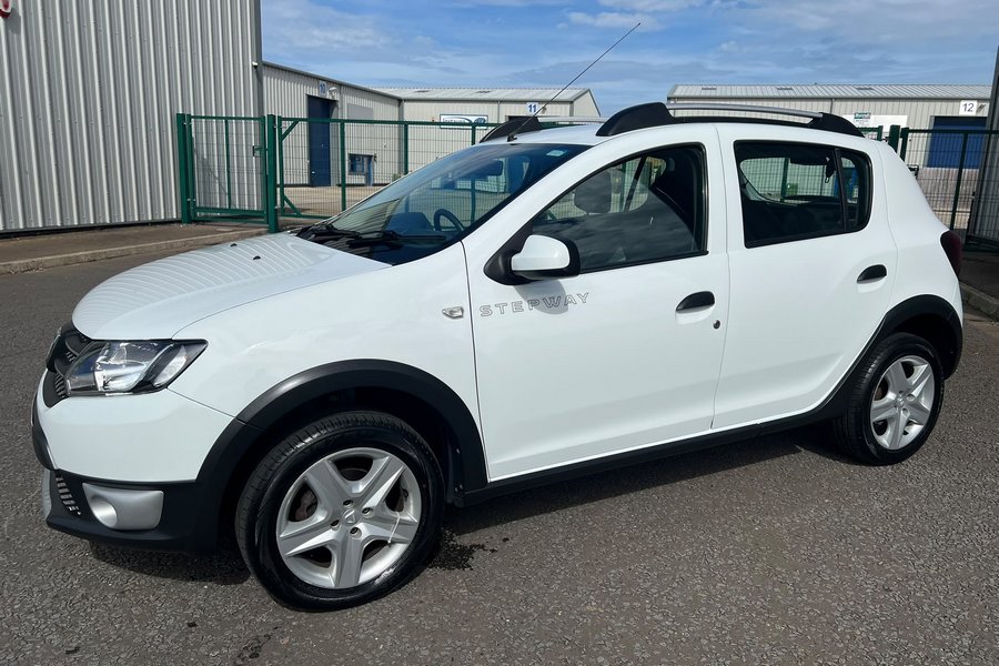 2015 (15) Dacia Sandero Stepway 0.9TCE Laureate  