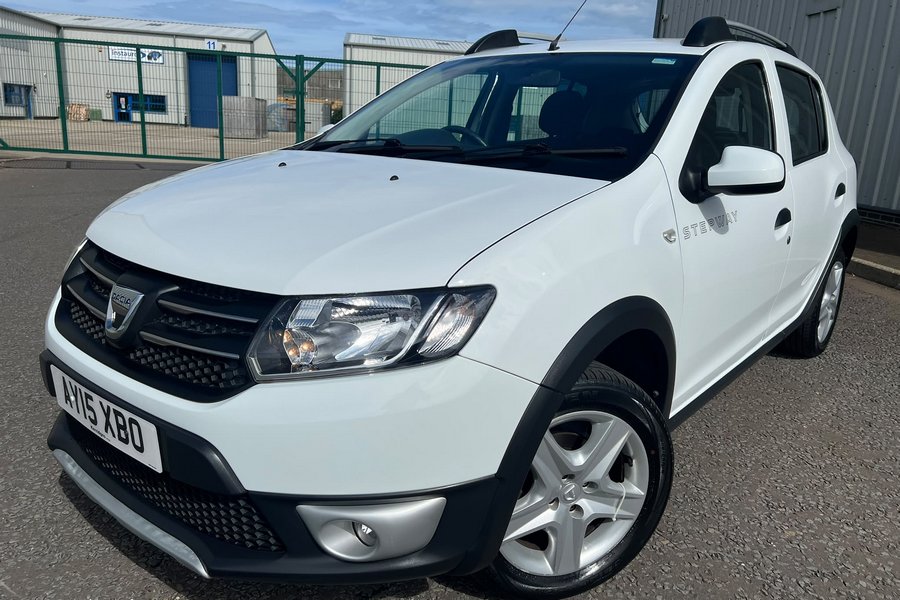 2015 (15) Dacia Sandero Stepway 0.9TCE Laureate  