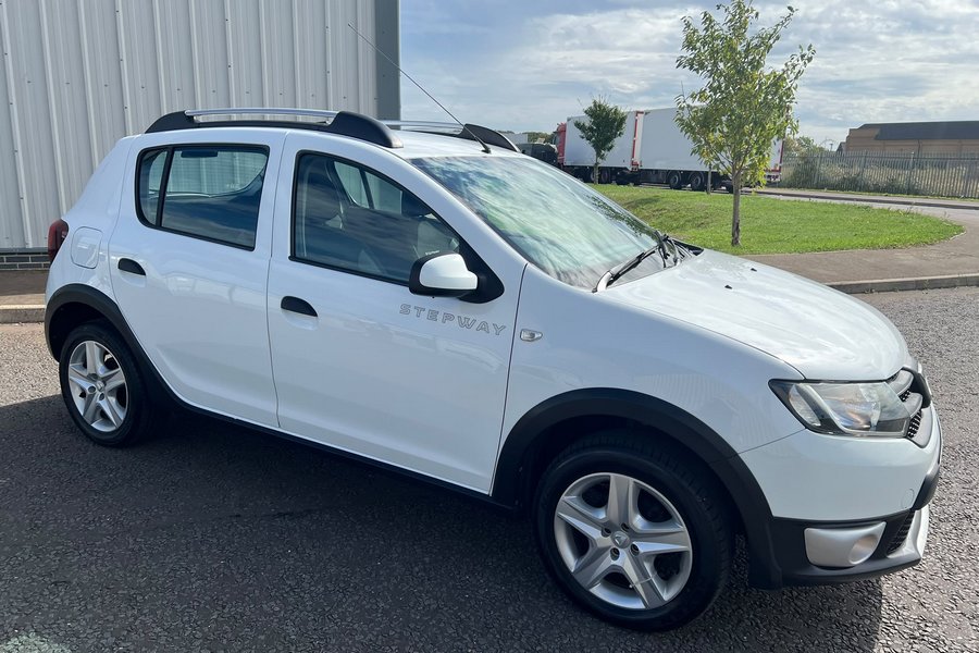 2015 (15) Dacia Sandero Stepway 0.9TCE Laureate  