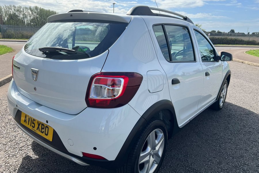 2015 (15) Dacia Sandero Stepway 0.9TCE Laureate  