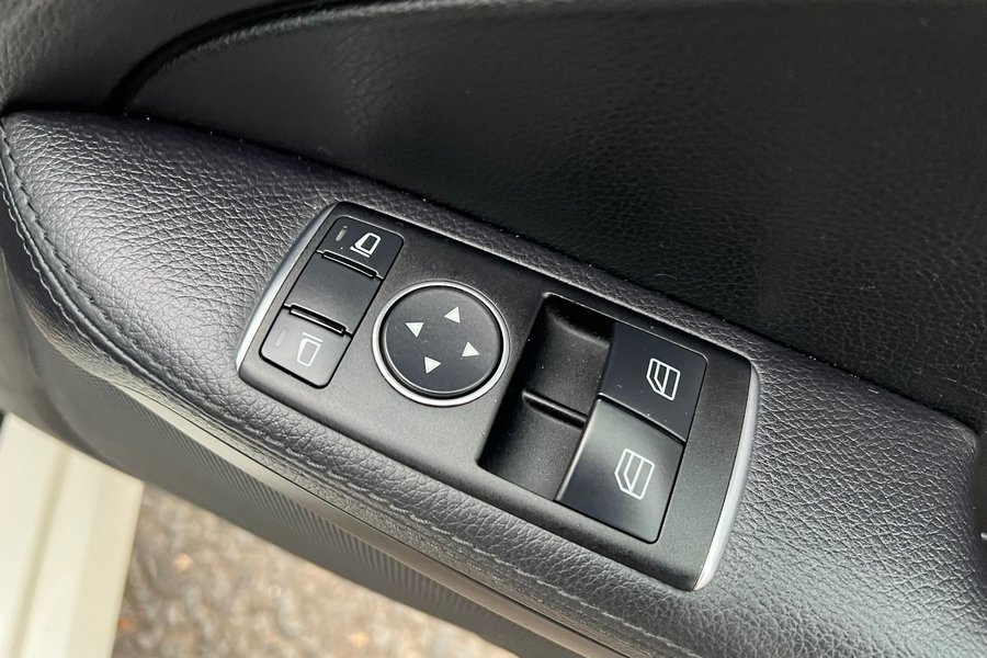 2012 (12) Mercedes 250 SLK AMG Sport CDI Automatic 