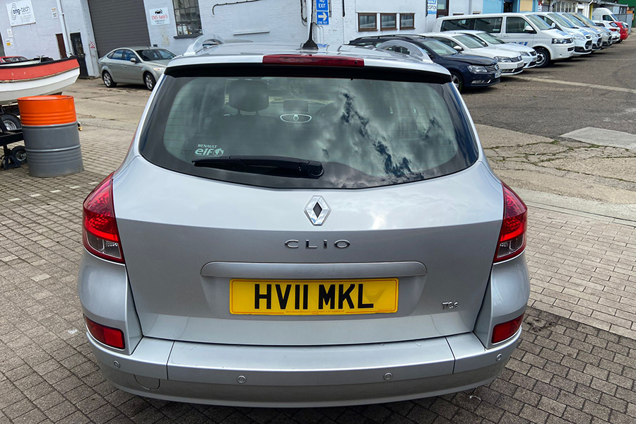 2011 (11) Renault Clio Dynamique TomTom TCE Estate 1.2 Car Showroom